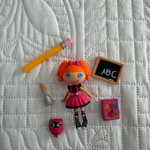 Lalaloopsy Mini Bea Spells A Lot Set w Pet & All Accessories- Complete School